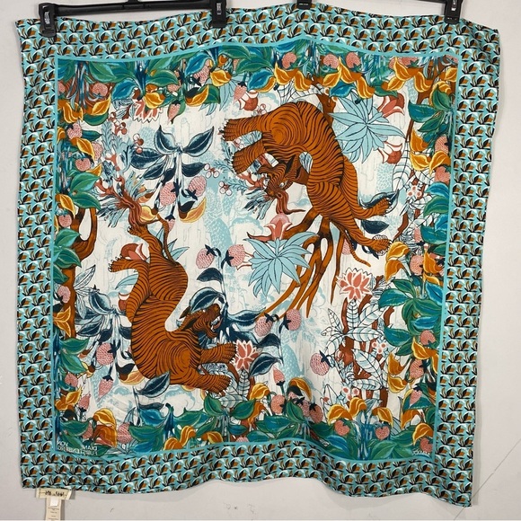 Diane Von Furstenberg Jella Silk Square Scarf NWOT - Picture 2 of 8